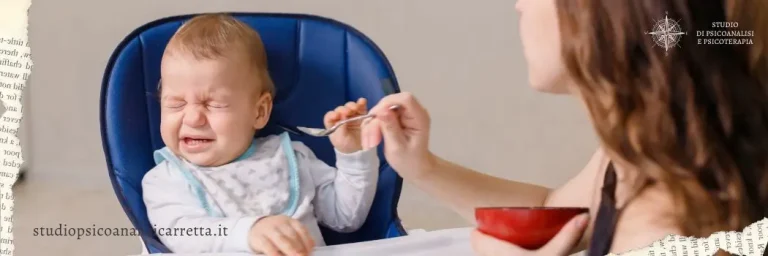 Rifiuto alimentare nei neonati. Bisogno di cibo e domanda d'amore